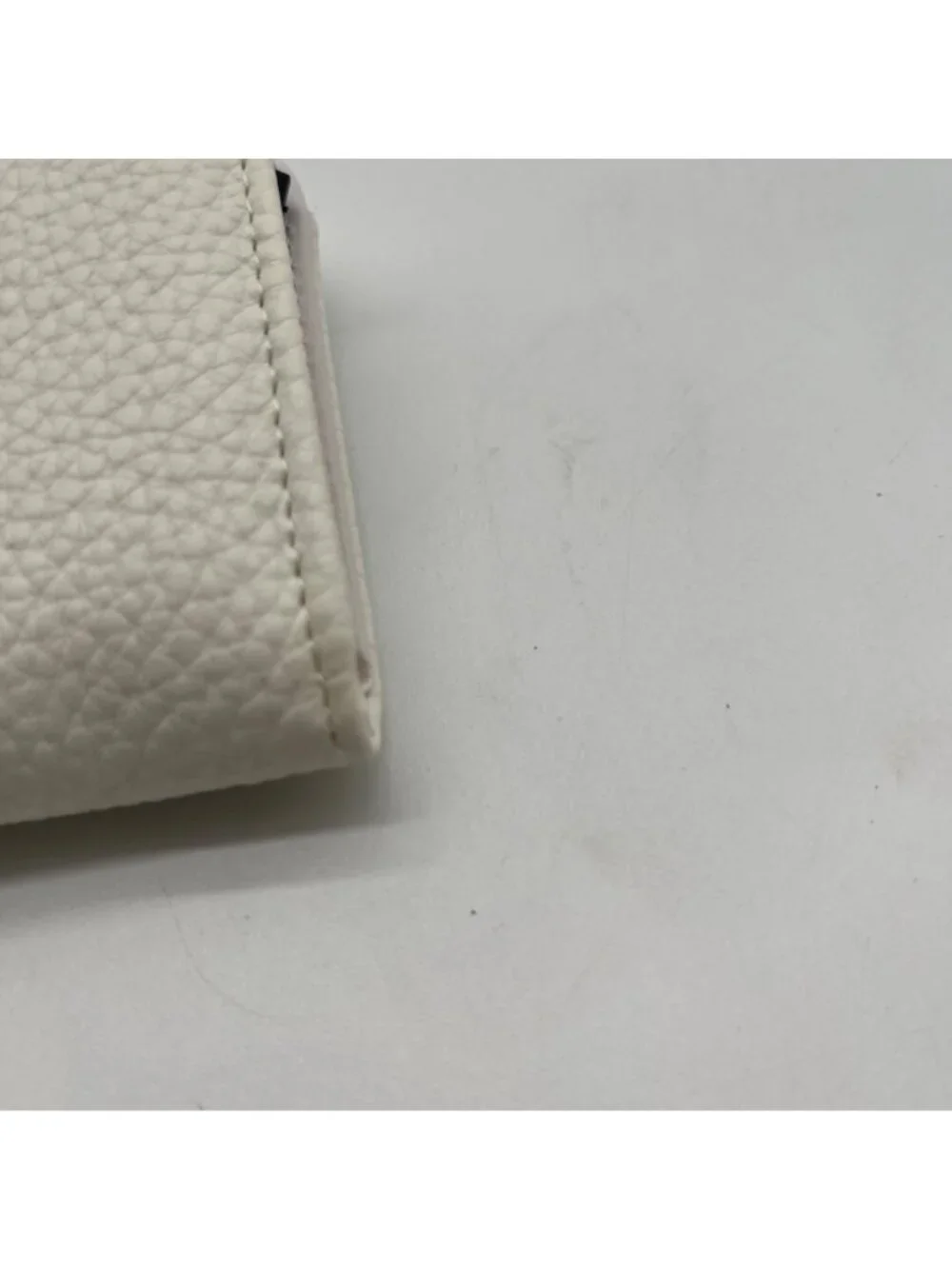 London Fog White Pebbled Faux Leather Wallet